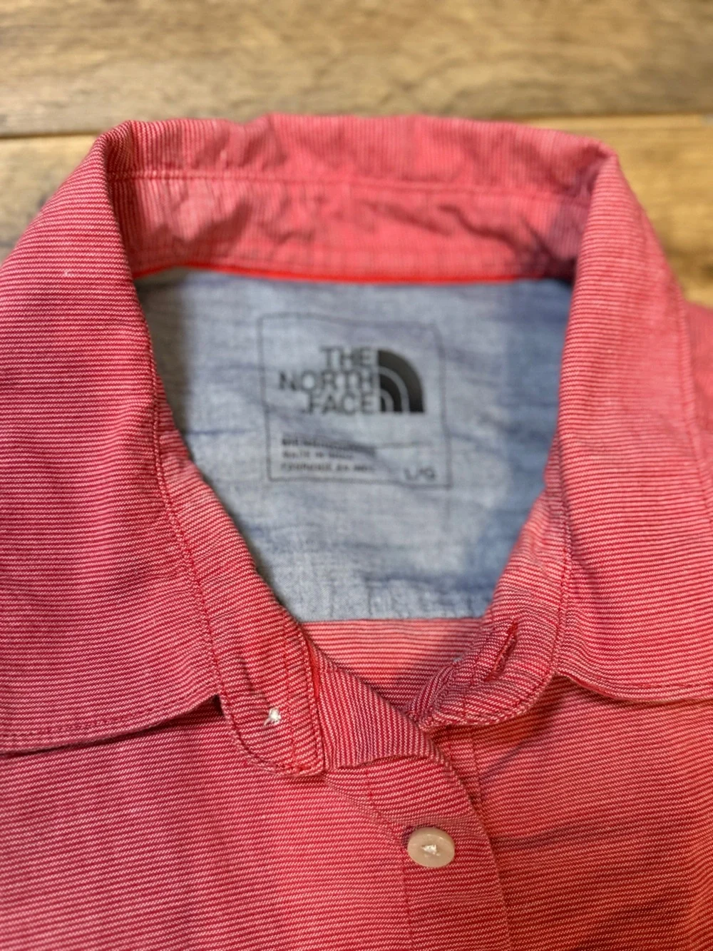 The North Face Men’s Size L Coral Red Short Sleeve Button Up Shirt